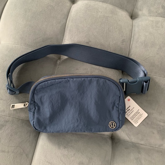 NWT ORIGINAL OG Lululemon Everywere Belt Bag Code Blue - Picture 4 of 16